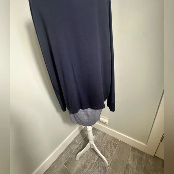 Vince Mixed media navy shirttail blouse  size Medium - Picture 7 of 16